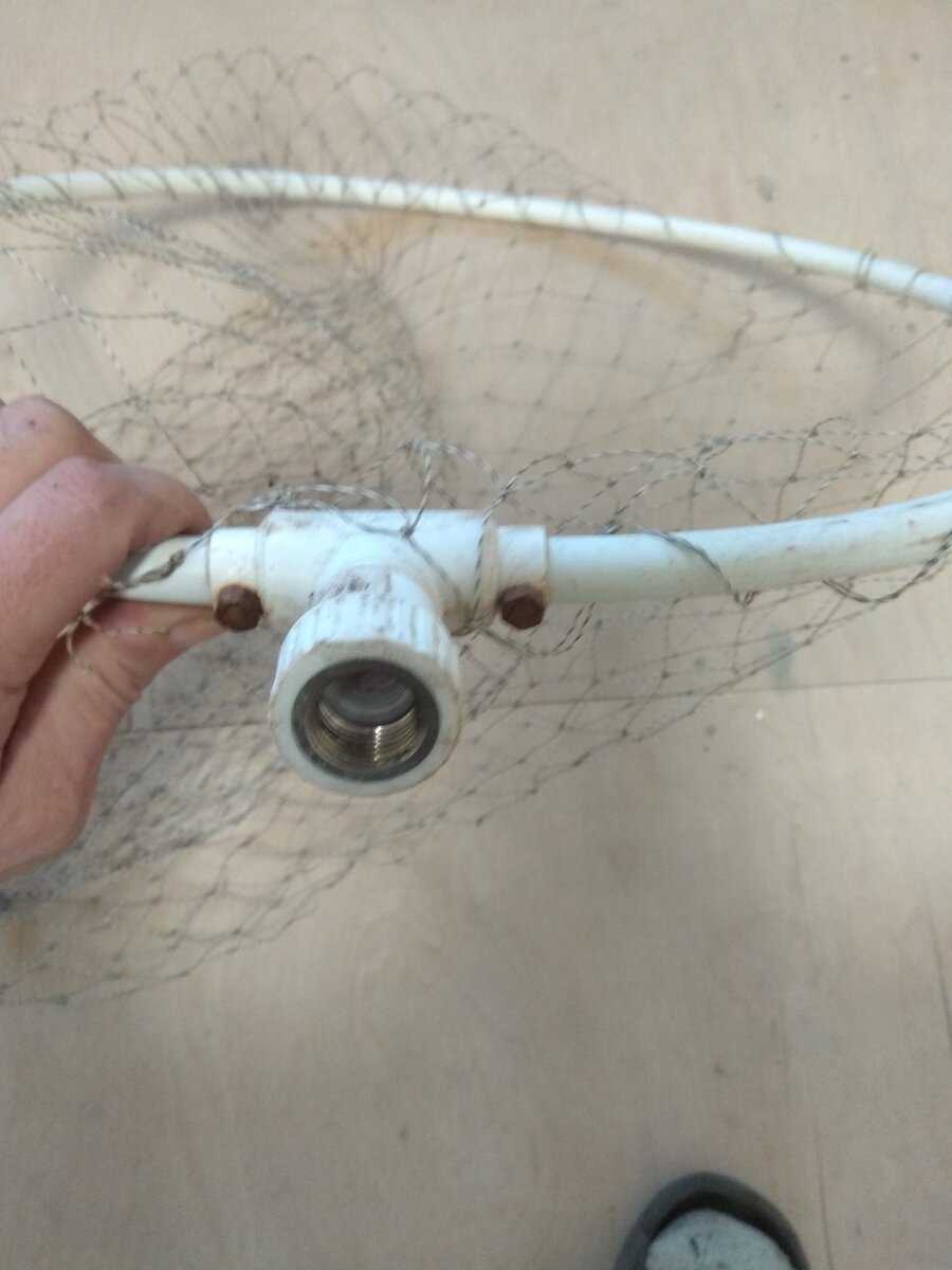 Пошаговая инструкция по сборке подсачника из пластиковых труб своими руками