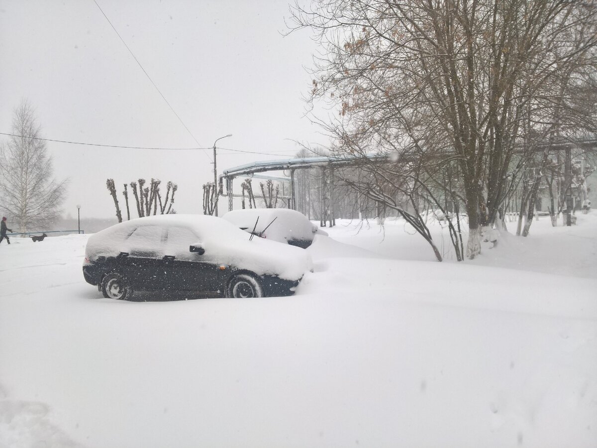 А накануне снега не было совсем