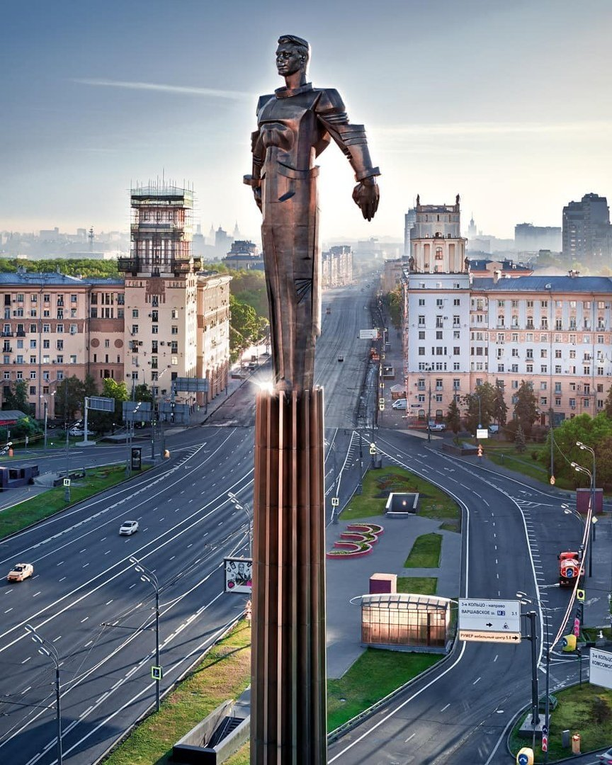 Памятник Гагарину на Ленинском проспекте. Памятник Юрию Гагарину в Москве. Памятник Юрию Гагарину Ленинский проспект. Памятник Гагарину на Ленинском проспекте 1980.