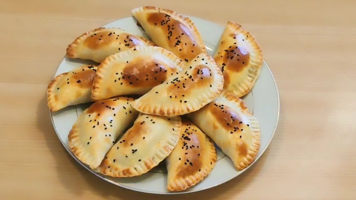 Вкусные и сочные диетические чебуреки приготовленные в духовке