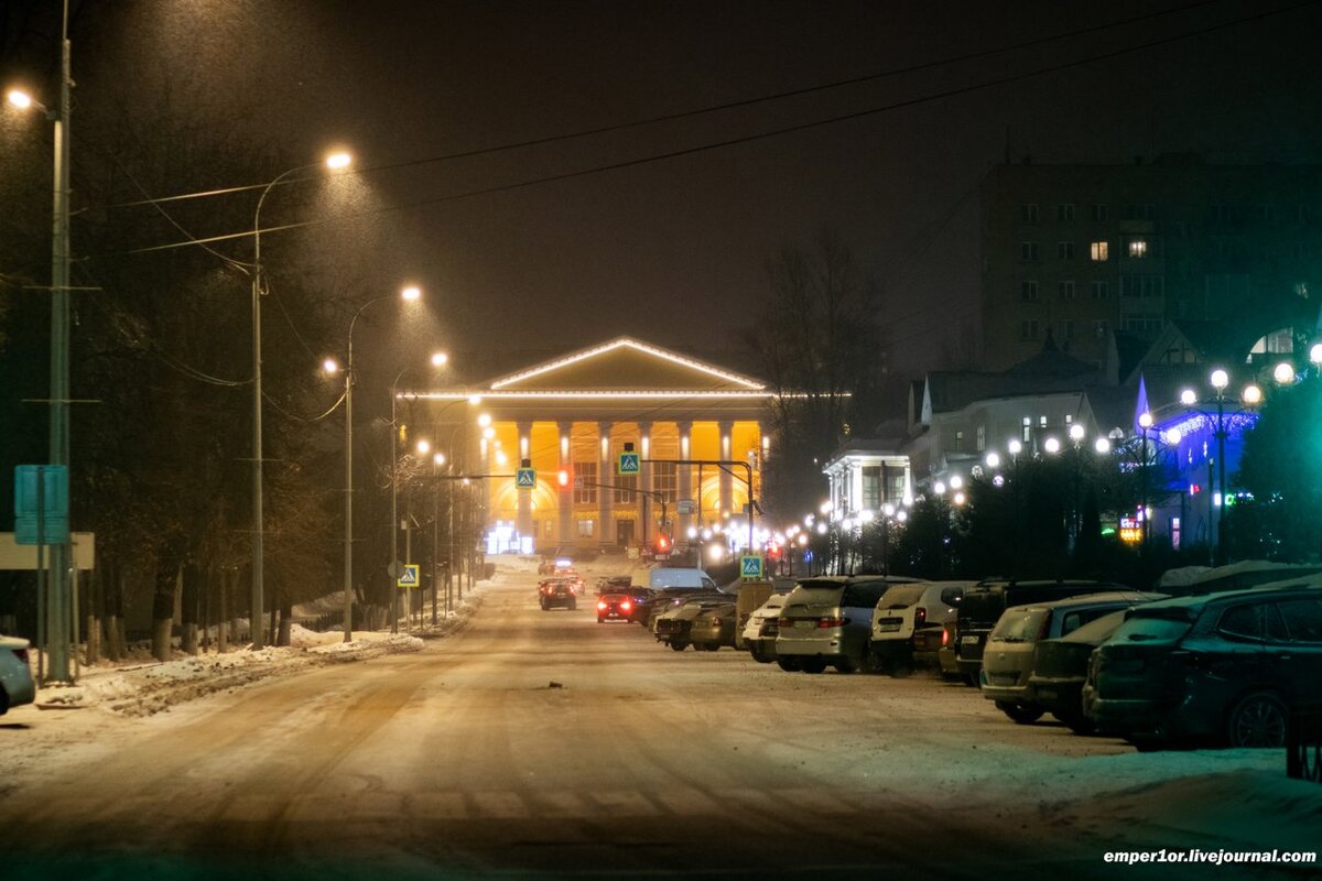 Вечерний город Дмитров и станция Дмитров. Савеловское направление МЖД,  Московская область. | EmPeR1oR. Железная жизнь. | Дзен