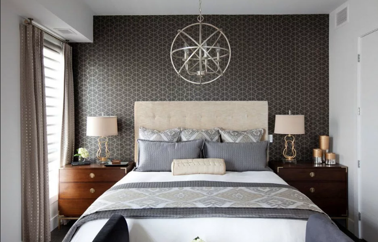 Акцентная стена в узкой спальне