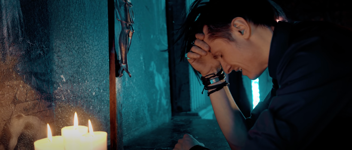 Кадр с ролика YouTube на песню Shinedown - MONSTERS (На русском языке / Cover by RADIO TAPOK)