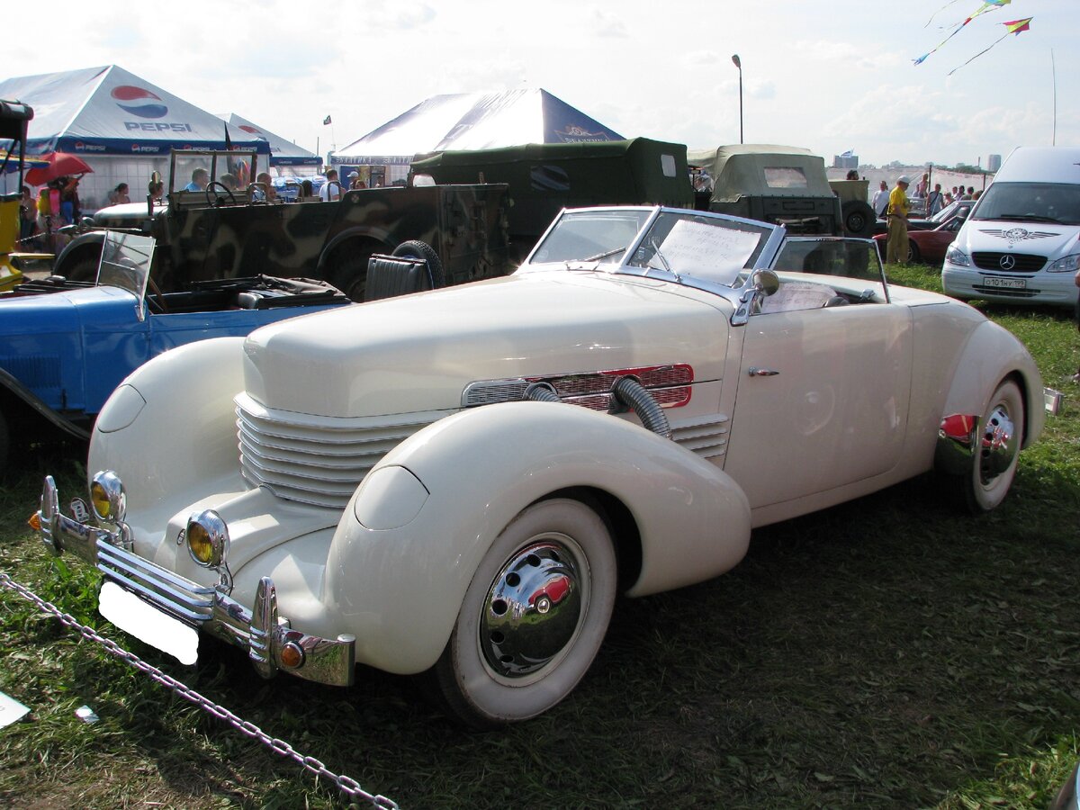 Cord  (Корд)  812  , 1937 года 