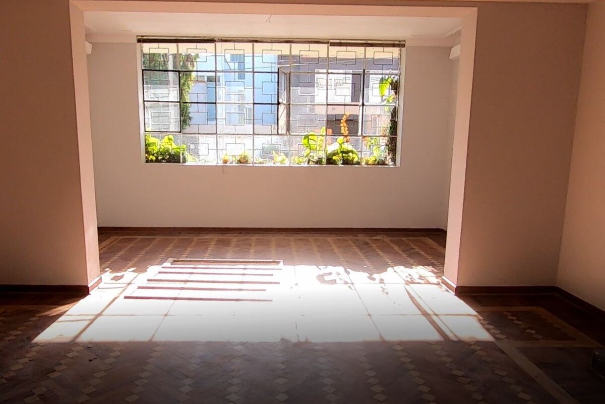 Одна из комнат в доме