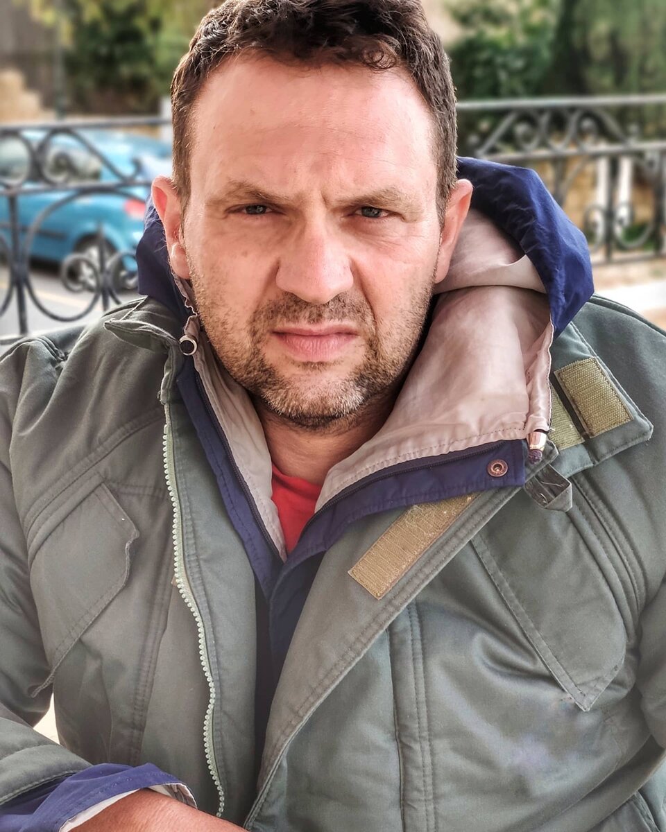 Мой муж Янис служил в спецназе. На этом фото он выглядит суровым мужчиной, и жену суровую выбрал - из Челябинска) (фото автора)