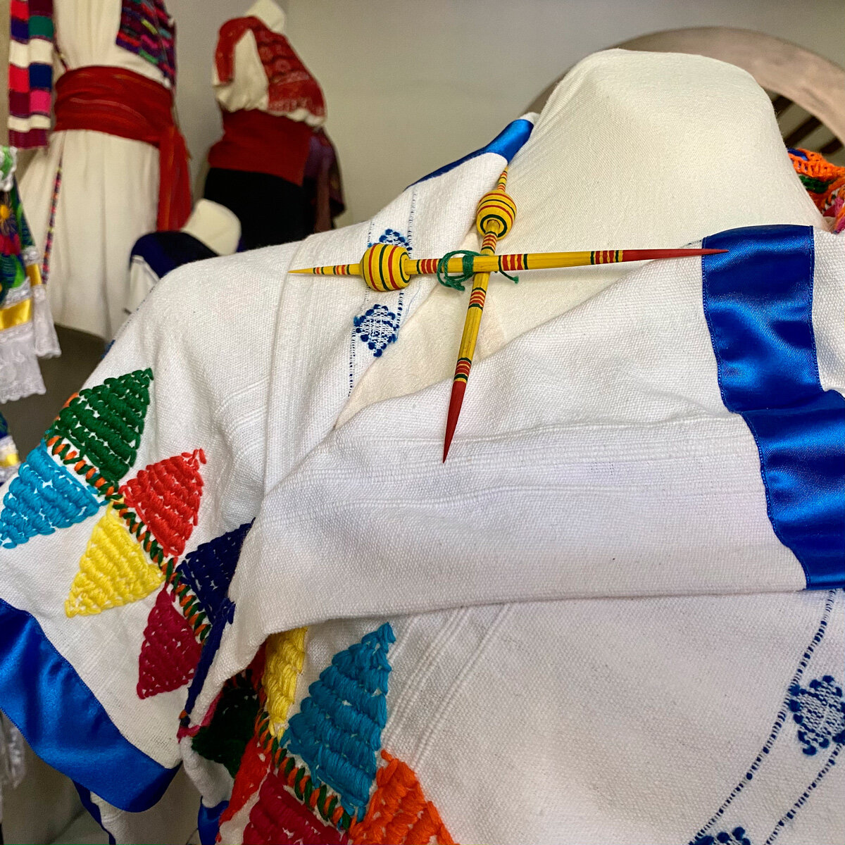 Малакате ипользуется как украшение или часть традиционного костюма