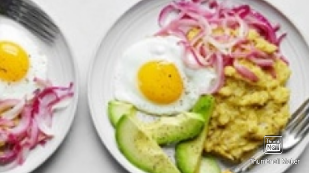 Пюре из бананов с жареными яйцами, ПП рецепты 