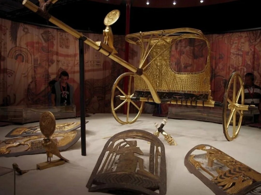Золотая колесница Тутанхамона. Яндекс.Картинки.