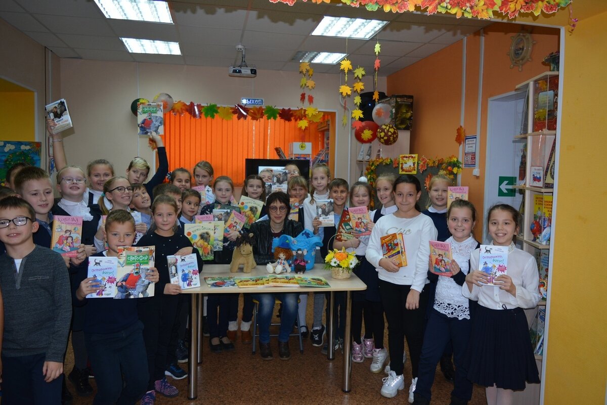 Майя ЛАЗАРЕНСКАЯ со своими читателями