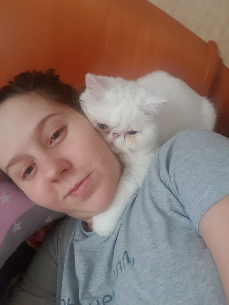 Он сам приходит обниматься