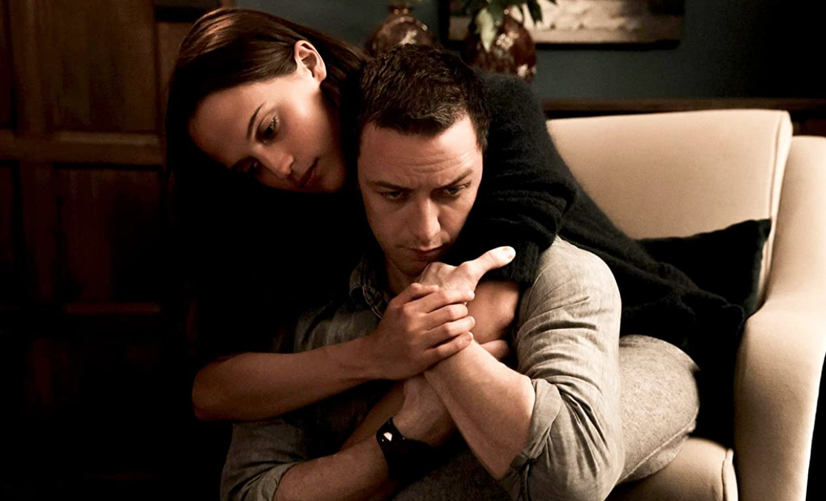 кадр из фильма Submergence 