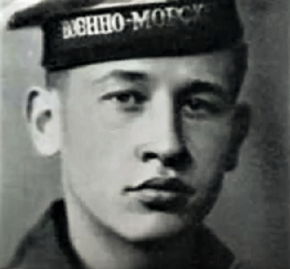 Нестеренко - студент военно-морского факультета.