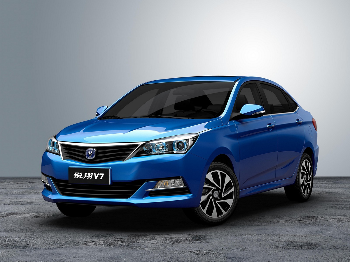 Вот этот Чанган одно время считался клоном Весты (В статье использованы фотографии брендов Changan, Landwind, Lada и Mitsubishi) 