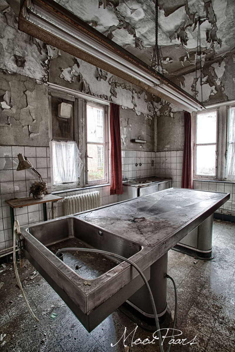 Высокое психбольница. Заброшенный госпиталь (abandoned Hospital Red). Психиатрическая лечебница Кейн Хилл. Заброшенная больница в Бельгии. Заброшка психиатрическая больница.