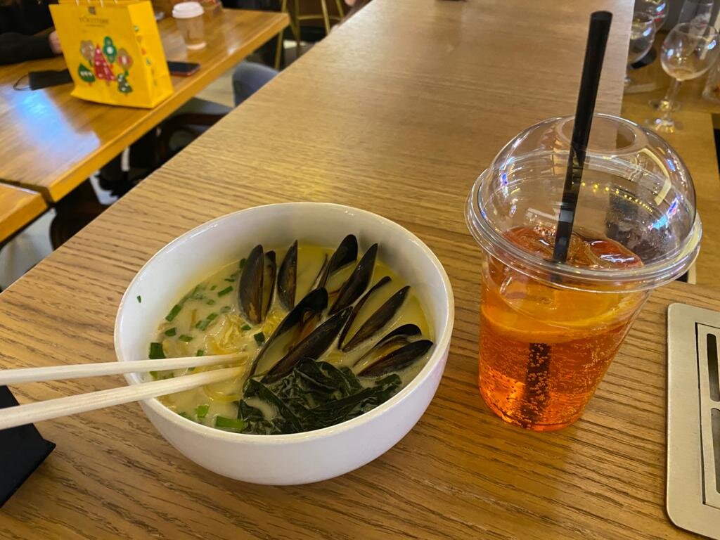 Рамен с мидиями и Апероль Спритц