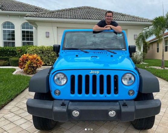 Jeep   Wrangler в голубом цвете