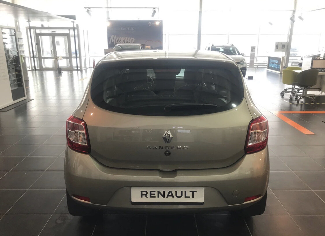 Если же говорить конкретно за "Сандеро", то хэтчбеки в нашей стране никогда популярностью не обладали. В том плане, что даже универсалы более популярны. А вот Логан продается получше, все-таки есть еще ценители В0, если это частники, в остальном же - каршеринги и такси