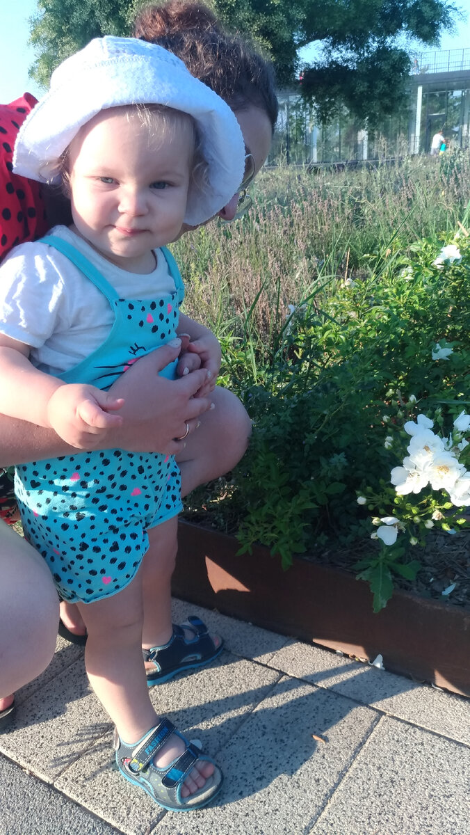 А ведь милейший ребёнок, когда не орет...