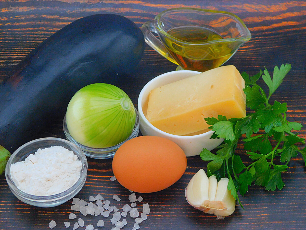 Ингредиенты для приготовления оладий из баклажанов