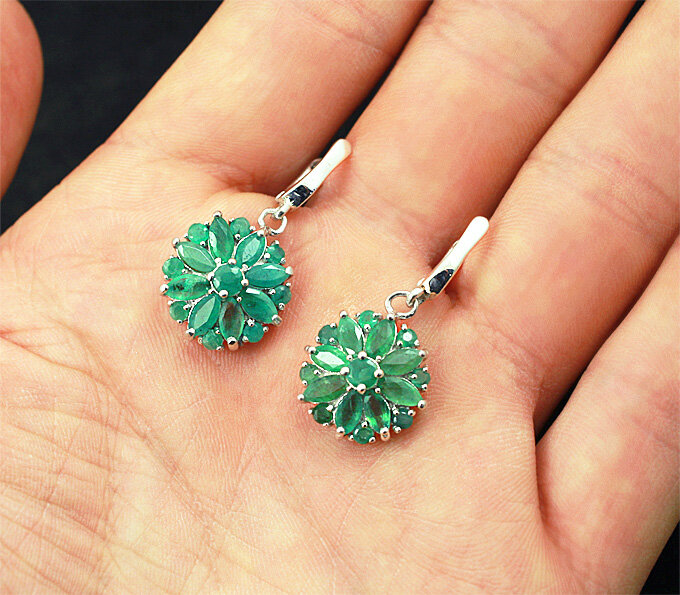 серьги с изумрудами.