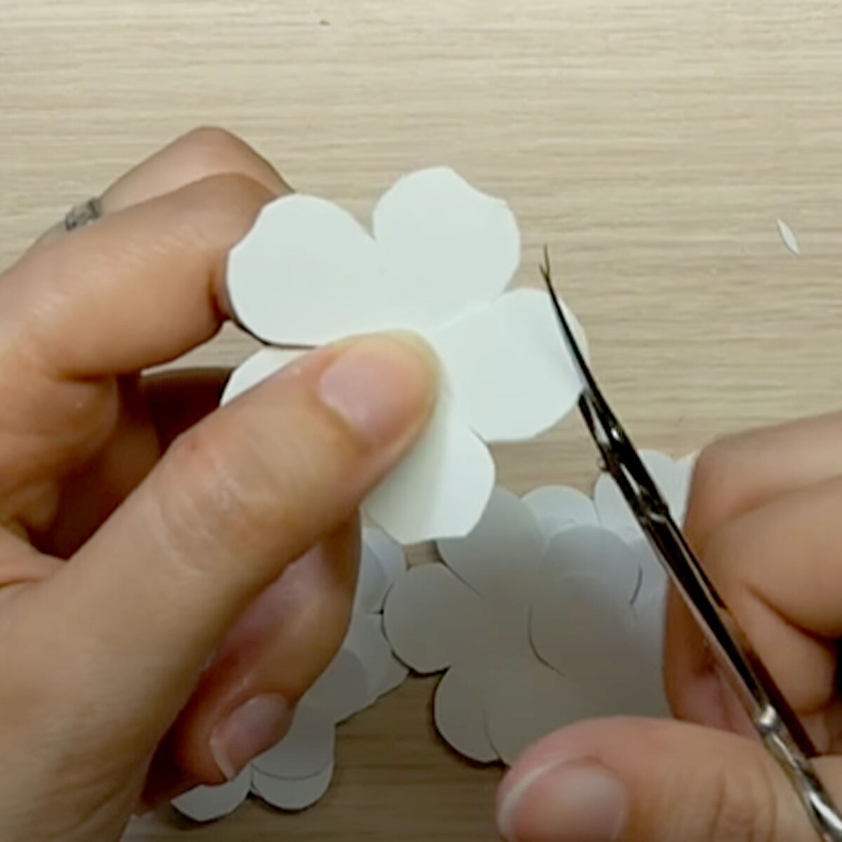 Как делать цветы для скрапбукинга своими руками?