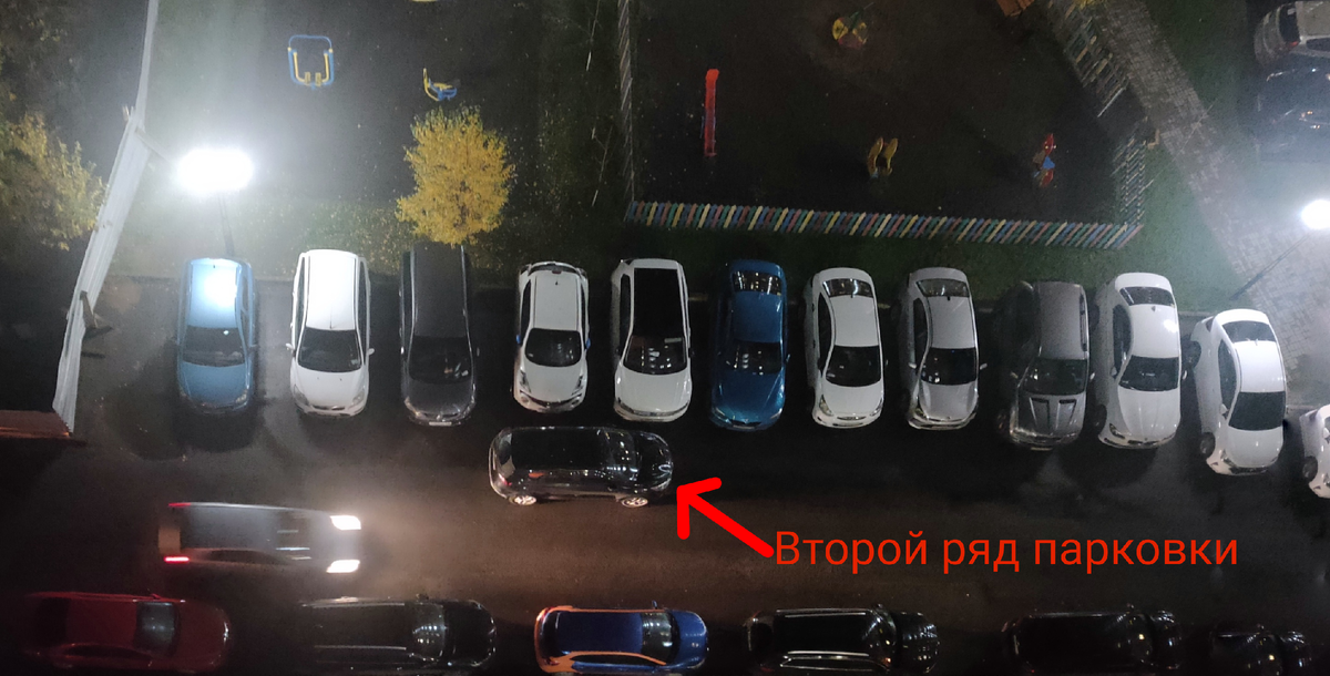Второй ряд парковки в ЖК Гусарская Балада