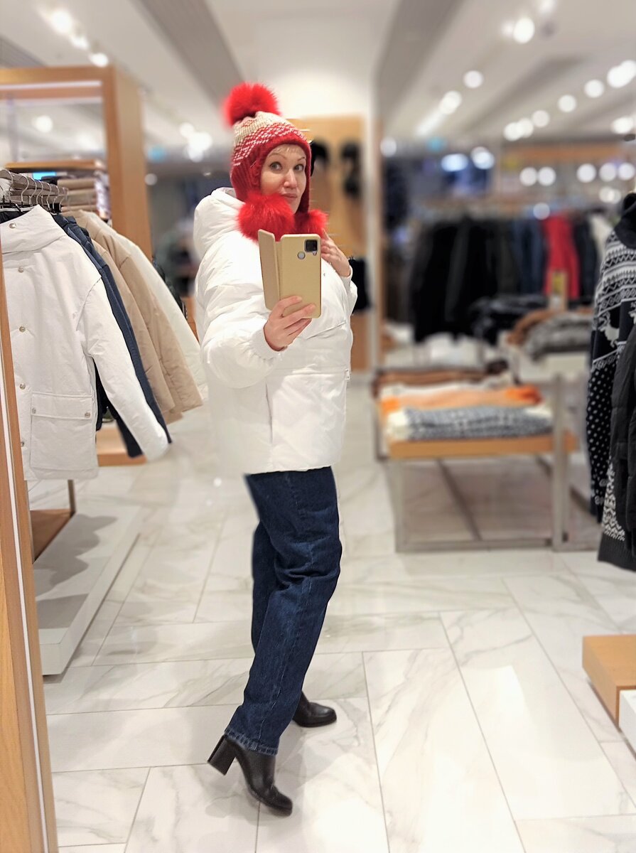 Куртка со скидкой 7800; шапка 1640