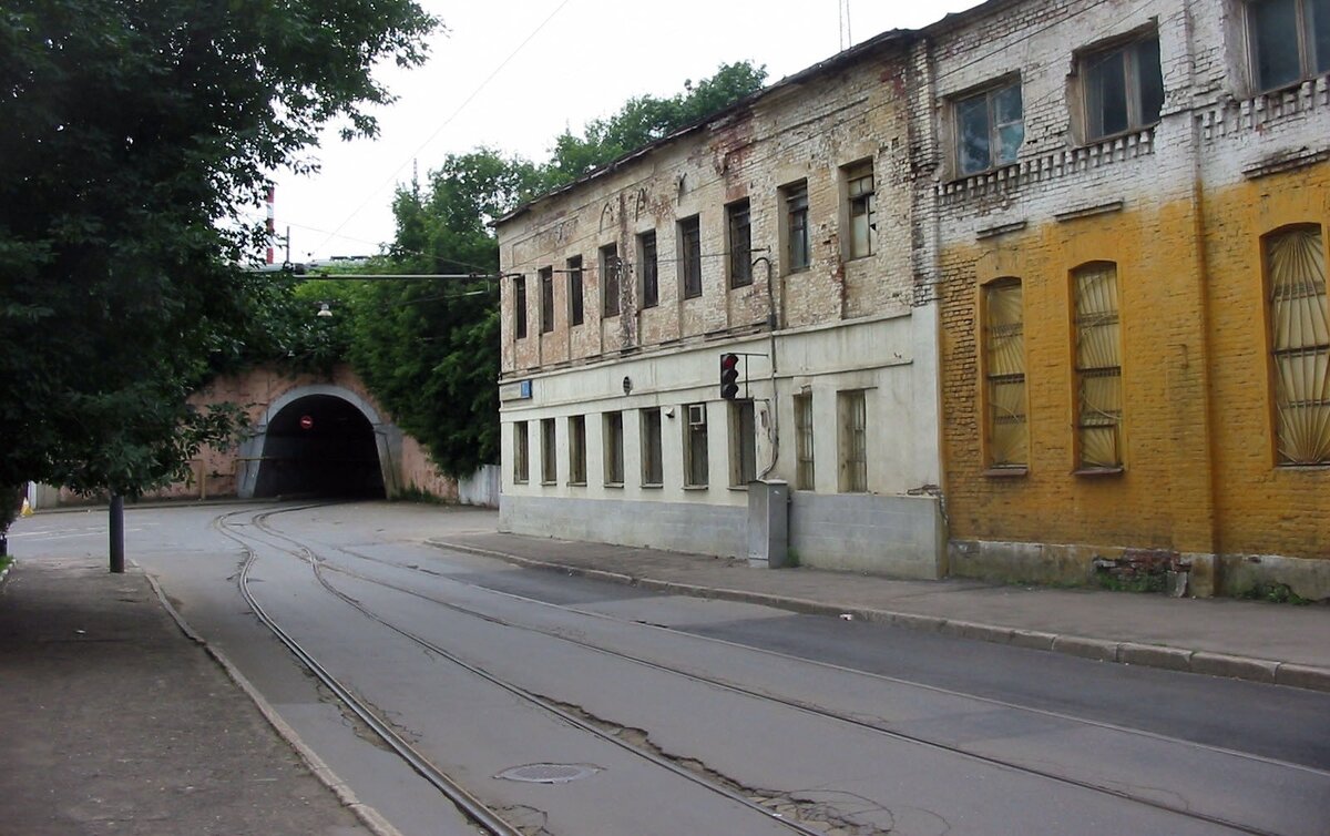 © NVO / Wikimedia Commons / CC BY-SA 3.0 (Сыромятнический тоннель, 2005 год)