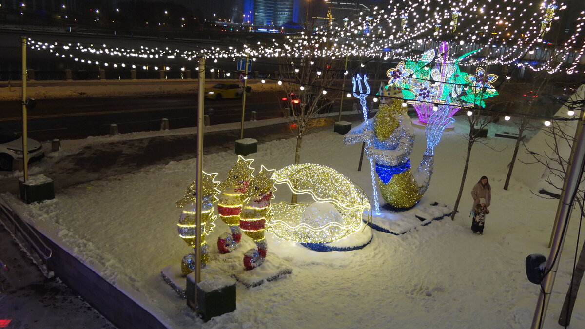 Новогодняя инсталляция на набережной Тараса Шевченко