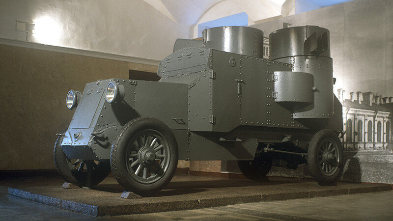 Бронеавтомобиль Остин-Путиловский с пулемётным вооружением, разработанный на Путиловском заводе, на основе броневика фирмы Остин, с использованием иностранных запчастей