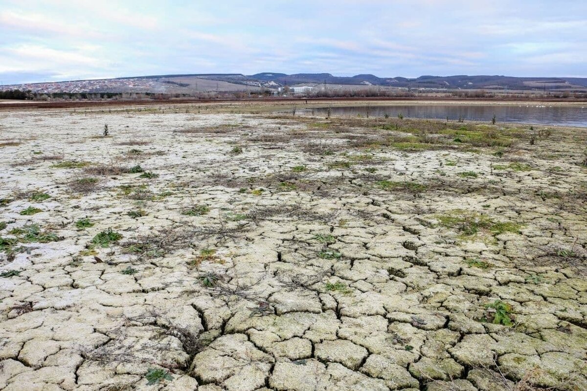 Высохшее водохранилище в Крыму /Источник Яндекс картинки