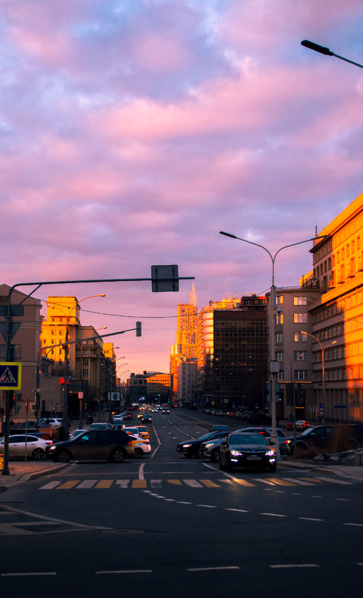 Типичная улица, только не Улан-Удэ, а Москва.