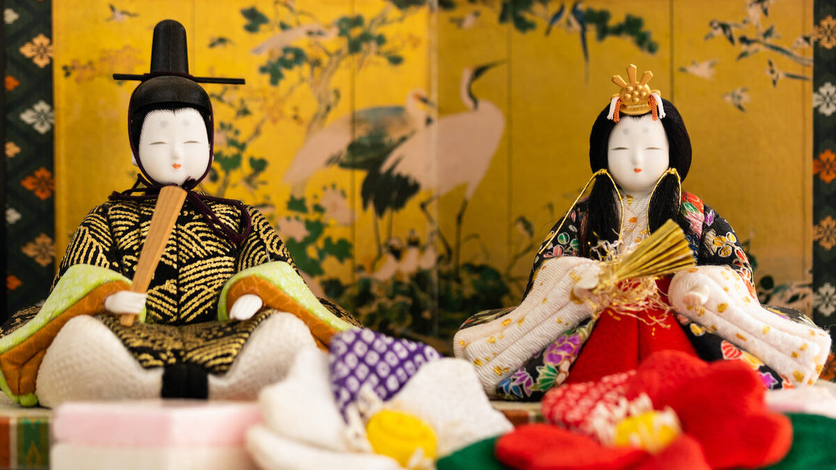 Как кукол в Японии, делают традиционных.