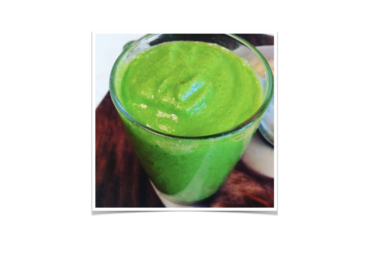 Зеленый смузи из любой доступной вам зелени. Фото автора