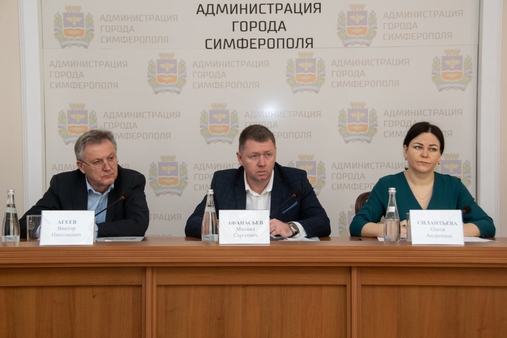28 марта в администрации Симферополя состоялось еженедельное совещание по основным городским вопросам. В мероприятии приняли участие заместители главы и руководители структурных подразделений администрации, муниципальных предприятий и учреждений, представители ресурсоснабжающих организаций, правоохранительных и конрольно-надзорных органов.