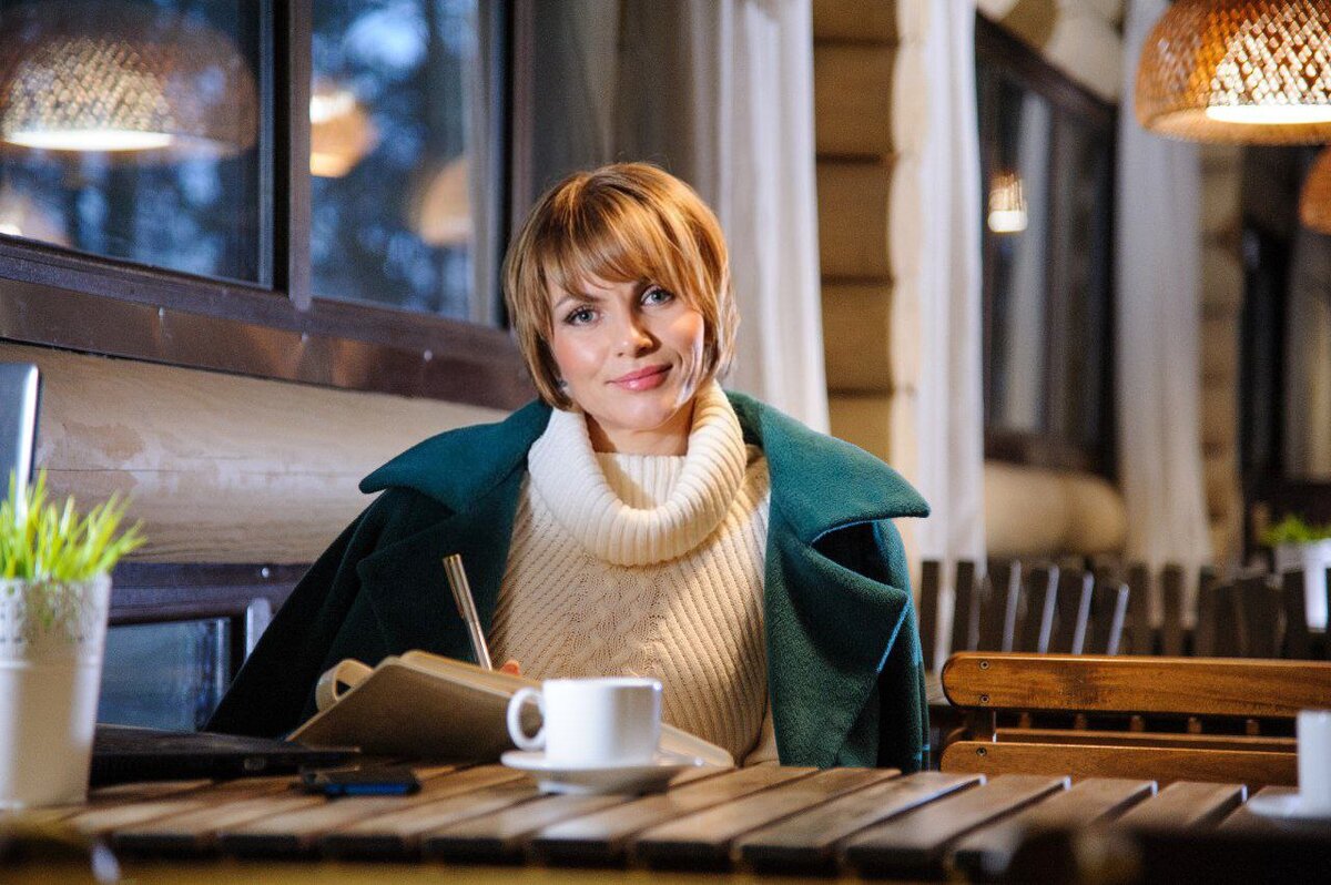 давайте знакомиться - я Галина Плескунова, автор канала "Нежные и Нервные"