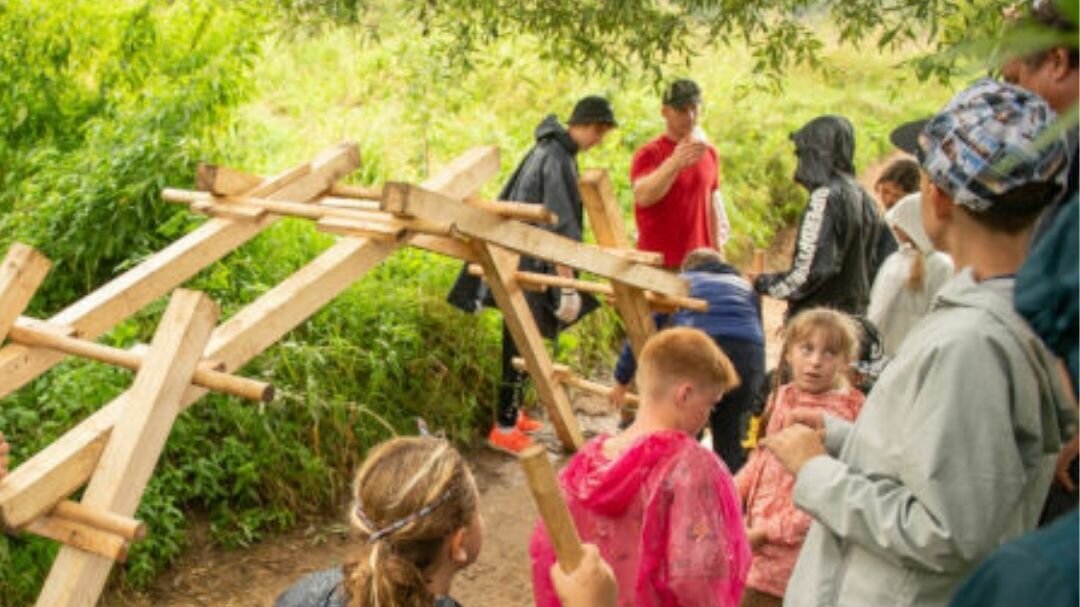 Однажды Машина тактика не сработала, на каком-то этапе её команда проиграла. «Меняйте капитана, я продула» - сразу заявила дочь ребятам. «Не ты продула, а мы, и менять будем план действий, а не тебя! – возразили Маше новые друзья.