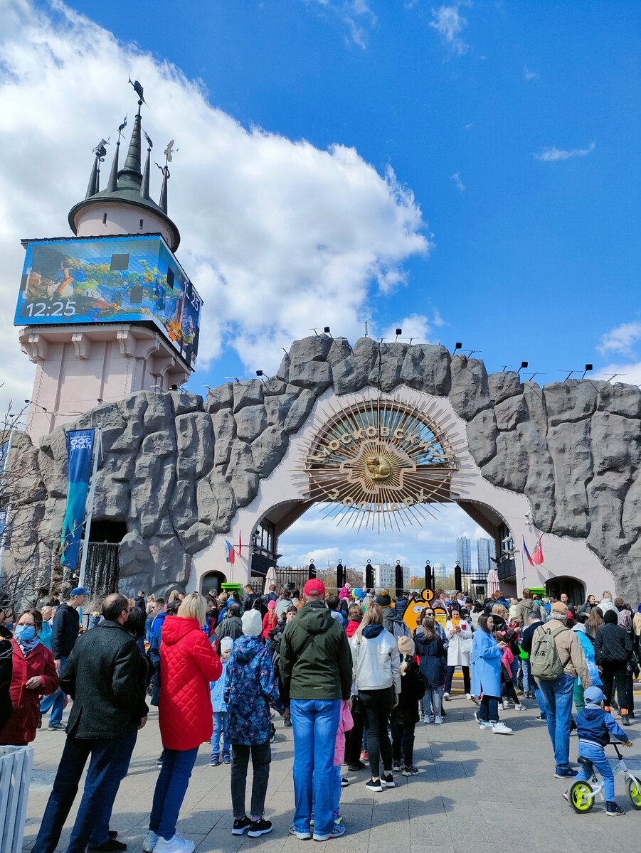 Очередь и то не вся)