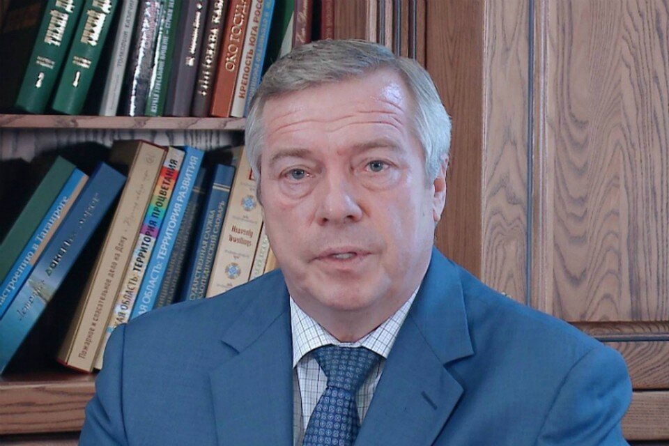     Губернатор Василий Голубев назвал поджоги возможной причиной массовых пожаров в регионе.  Правительство РО