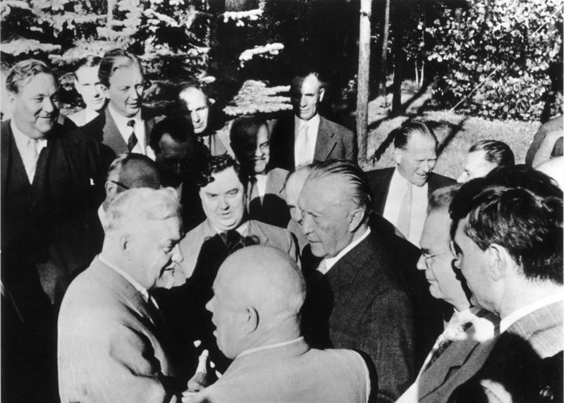 1955 год. Визит первого федерального канцлера ФРГ Ко́нрада Аденауэ́ра в Москву для установления дипломатических отношений. Тогда впервые заговорили о трубах