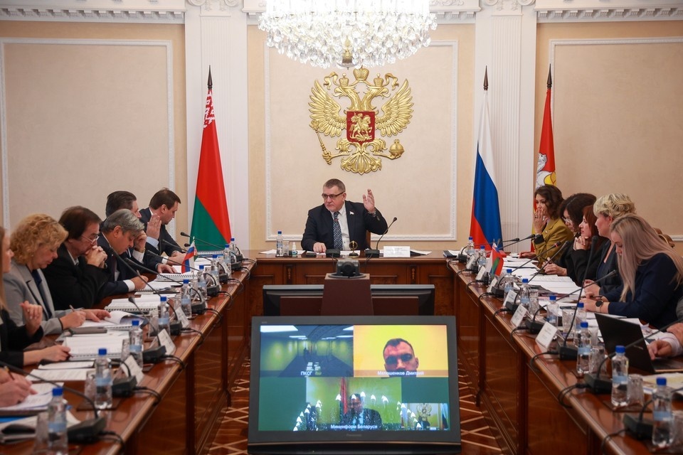     Заседание Комиссии по информационной политике прошло в правительстве Челябинской области Валерий ЗВОНАРЕВ