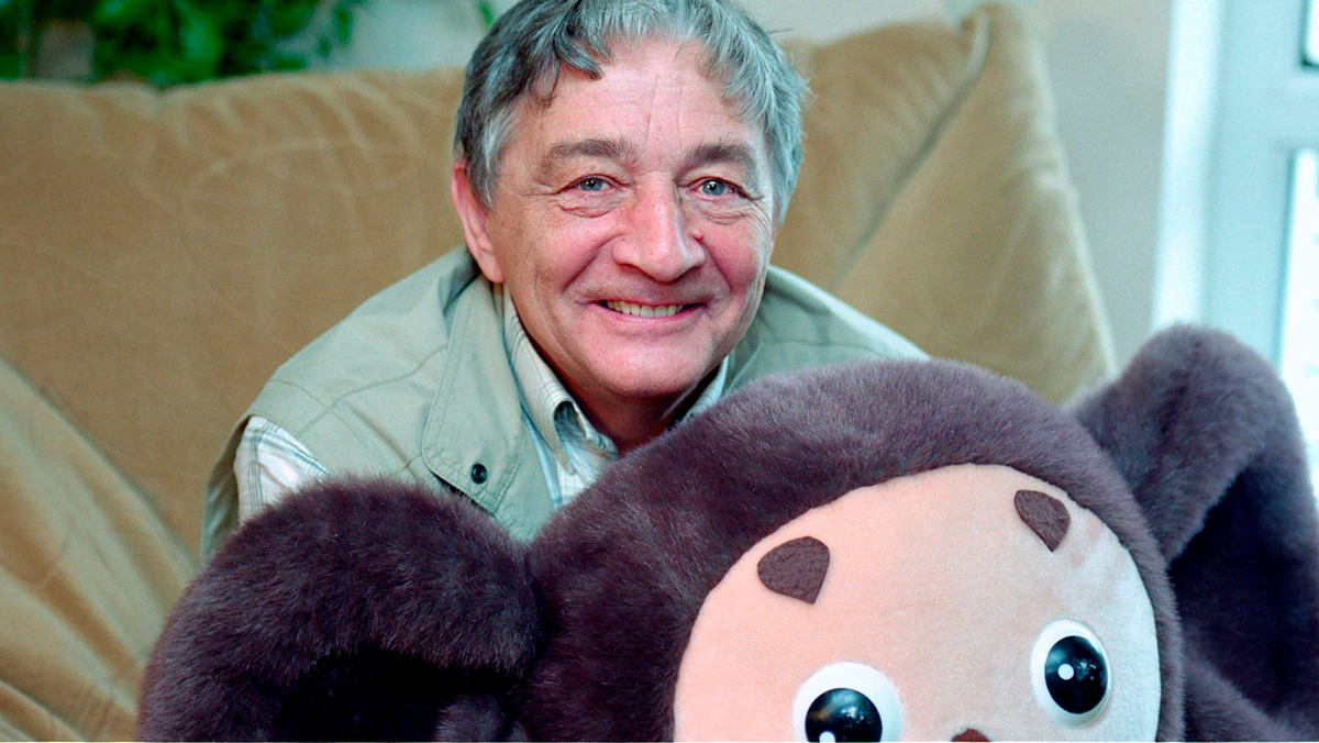 Писатель Эдуард Успенский со своим героем, 2003 год / Фото: Максим Бурлак/Global Look Press