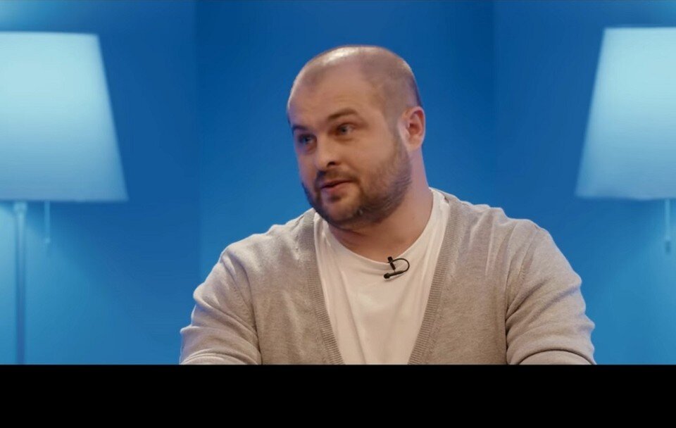     На шоу белорус рассказал анекдот. Фото: стоп-кадр | видео ИМПРОКОМ