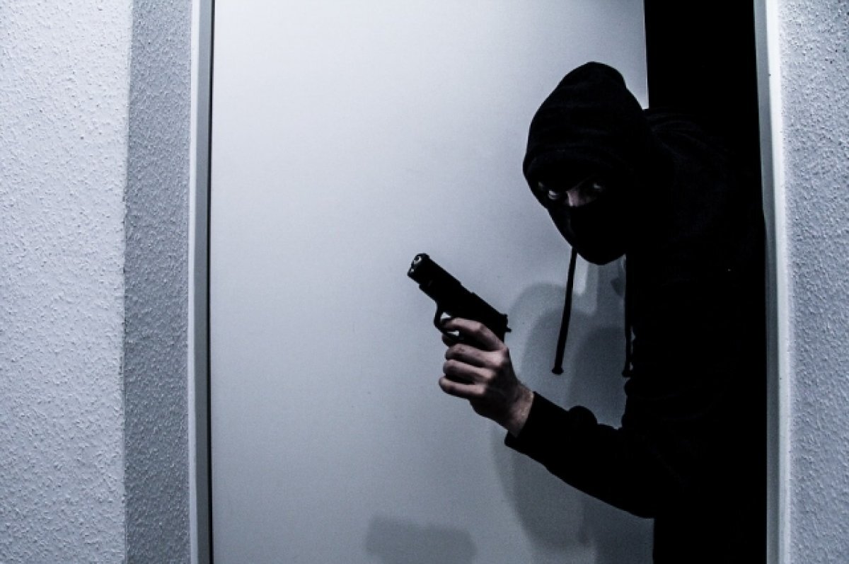    Необычное ограбление ювелирного магазина в Петербурге попало на видео