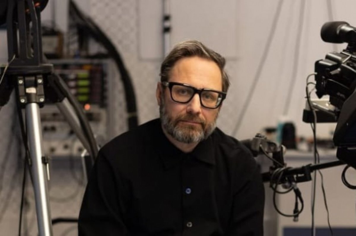    Журналисты просят изменить меру пресечения красноярскому телеведущему.