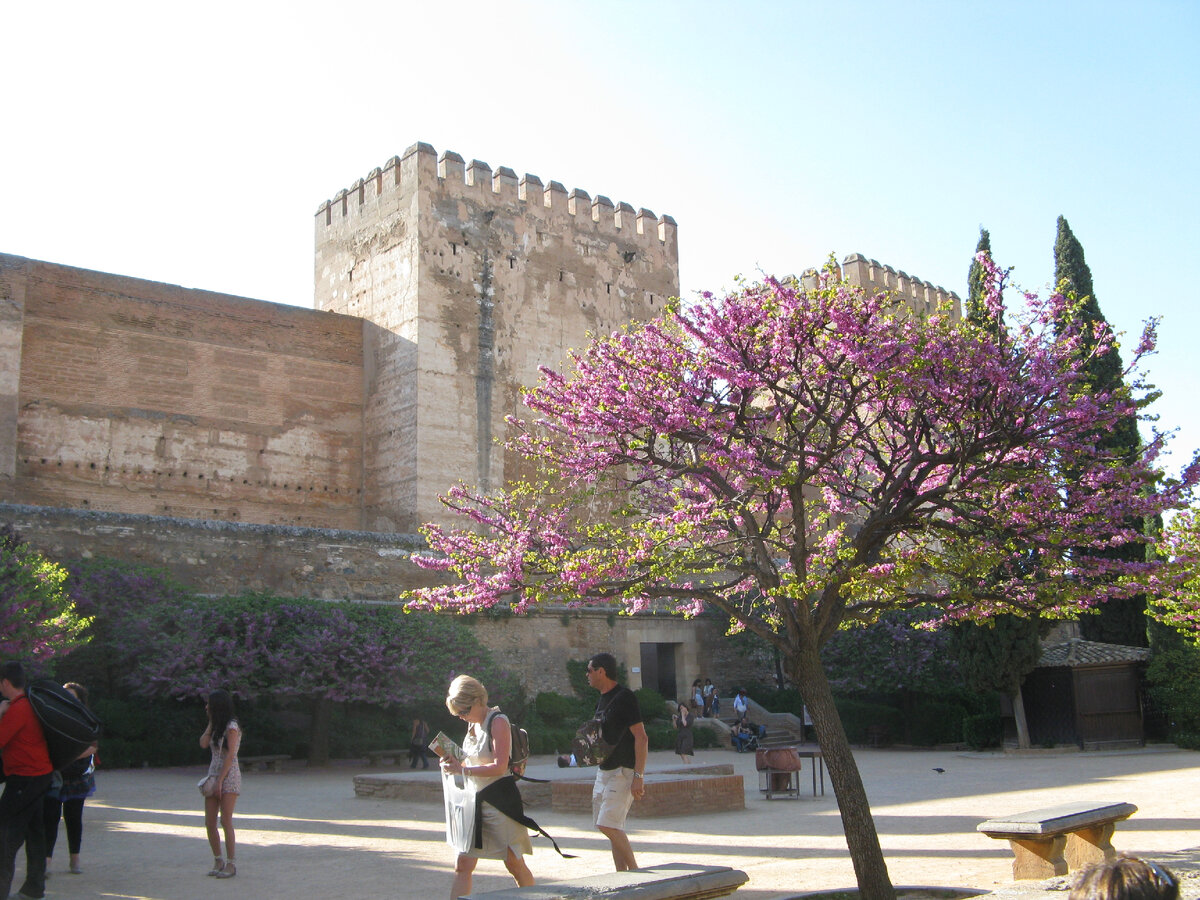 Крепость снаружи. 