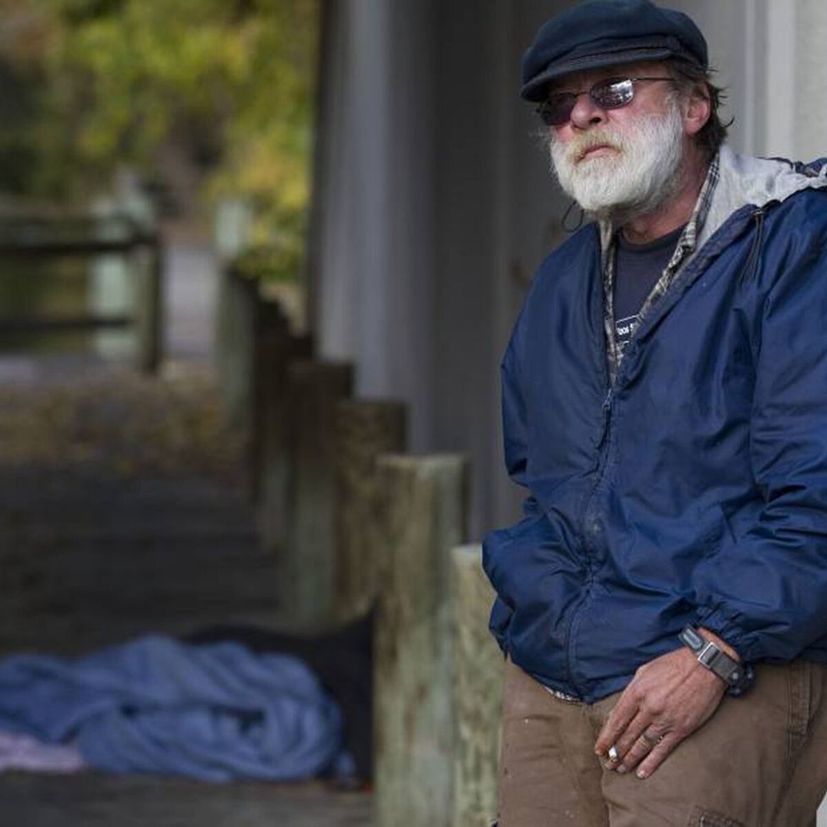    Какое-то время брату Мадонны приходилось жить под мостом Фото: Daily Mail