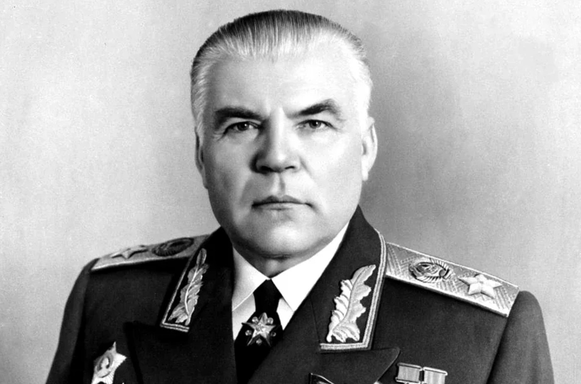 Малиновский Маршал советского Союза. Малиновский министр обороны СССР.