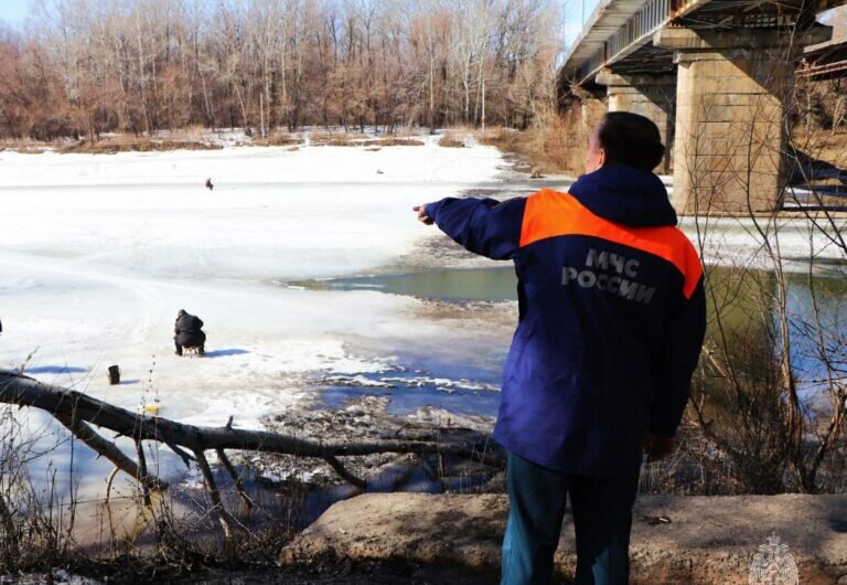    В Оренбурге сотрудники МЧС призывают любителей рыбалки не выходить на лед Кристина Просвиркина